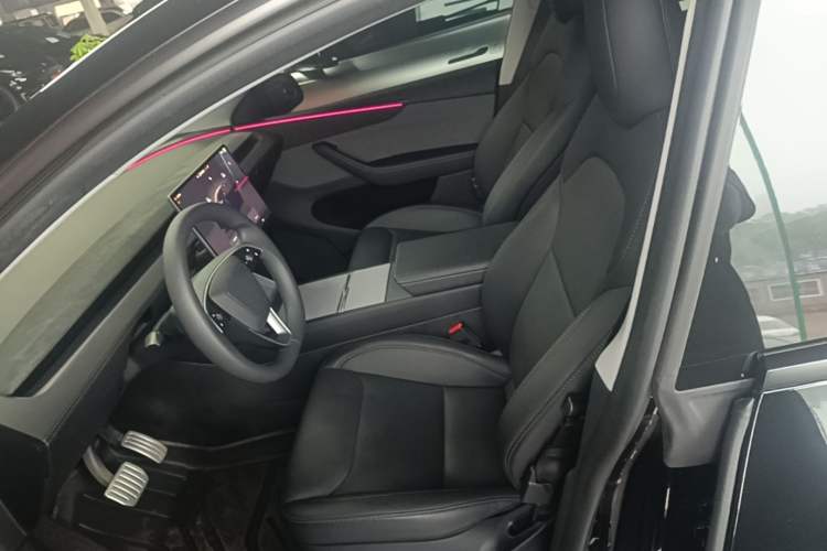 Used Tesla Model Y 2025 Rear-Wheel-Drive Version Left Front Seat