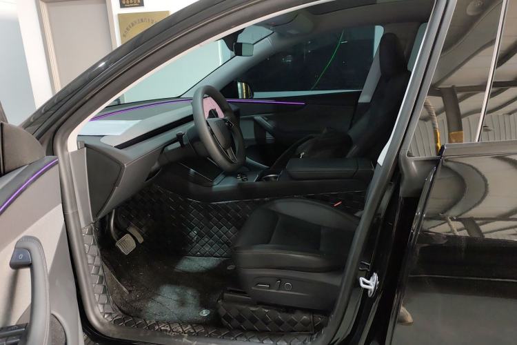Used Tesla Model Y 2025 Rear-Wheel-Drive Version Left Front Seat