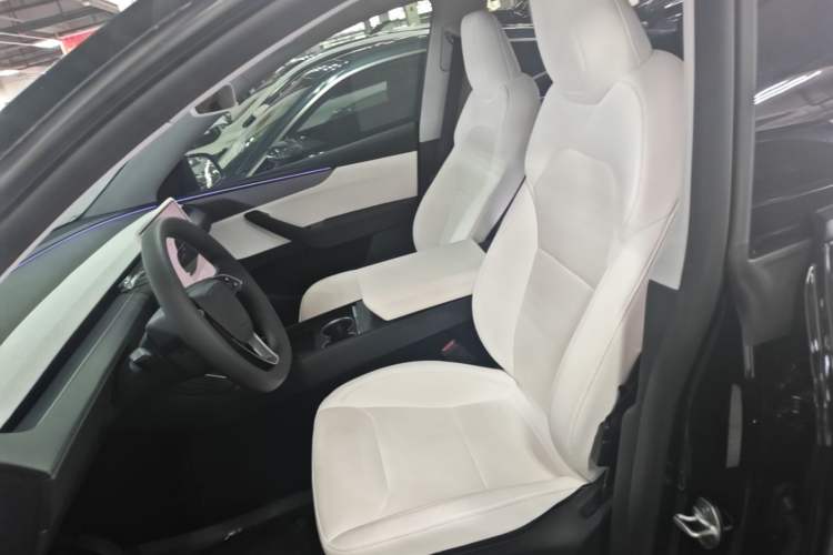 Used Tesla Model Y 2025 Long-Range All-Wheel-Drive Version Left Front Seat