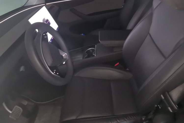 Used Tesla Model Y 2025 Rear-Wheel Drive First Edition Left Front Seat
