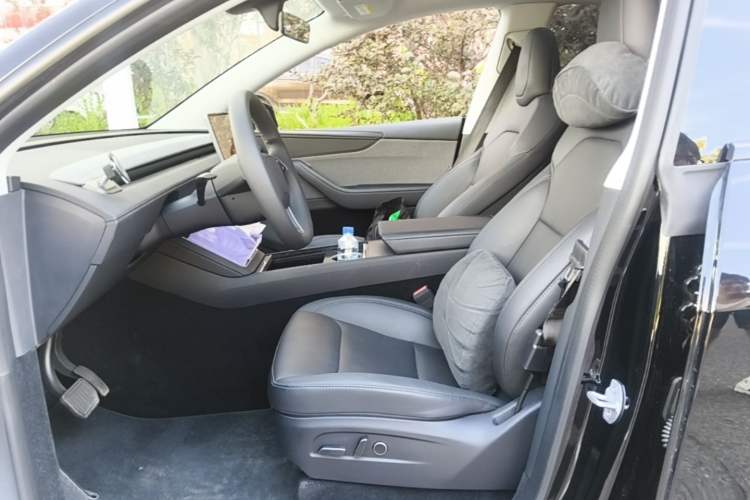 Used Tesla Model Y 2025 Rear-Wheel-Drive Version Left Front Seat