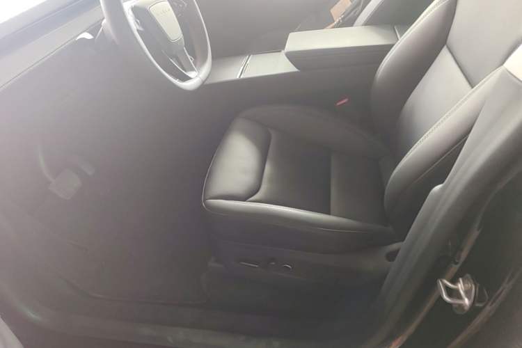 Used Tesla Model Y 2025 Rear-Wheel-Drive Version Left Front Seat