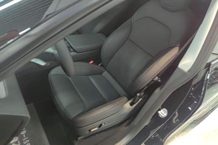 Used Tesla Model Y 2025 Updated Version Long-Range All-Wheel Drive Left Front Seat