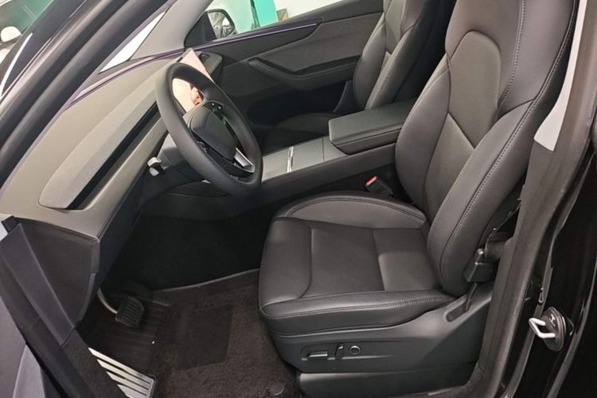 Used Tesla Model Y 2025 Rear-Wheel-Drive Version Left Front Seat