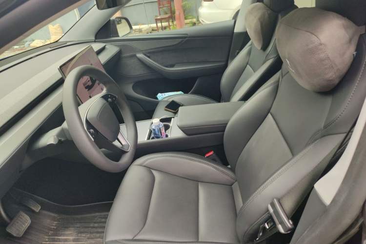 Used Tesla Model Y 2025 Long-Range All-Wheel-Drive Version Left Front Seat