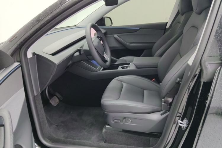 Used Tesla Model Y 2025 Rear-Wheel-Drive Version Left Front Seat