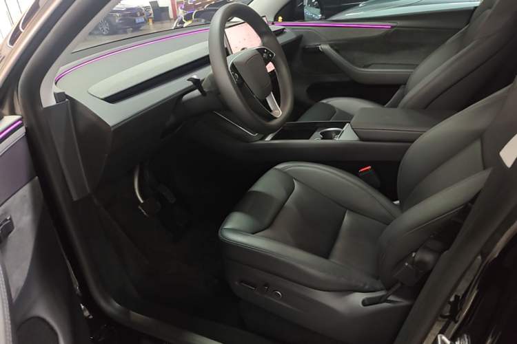 Used Tesla Model Y 2025 Long-Range All-Wheel-Drive Version Left Front Seat