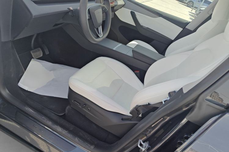 Used Tesla Model Y 2025 Rear-Wheel Drive First Edition Left Front Seat