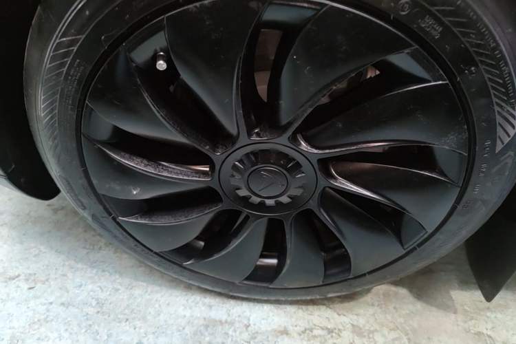 Used Tesla Model Y 2025 Rear-Wheel-Drive Version Left Front Wheel Hub
