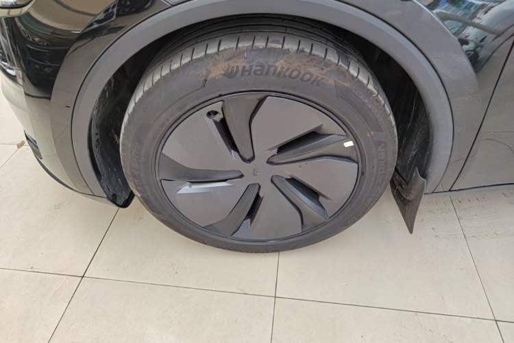 Used Tesla Model Y 2025 Updated Version Long-Range All-Wheel Drive Left Front Wheel Hub