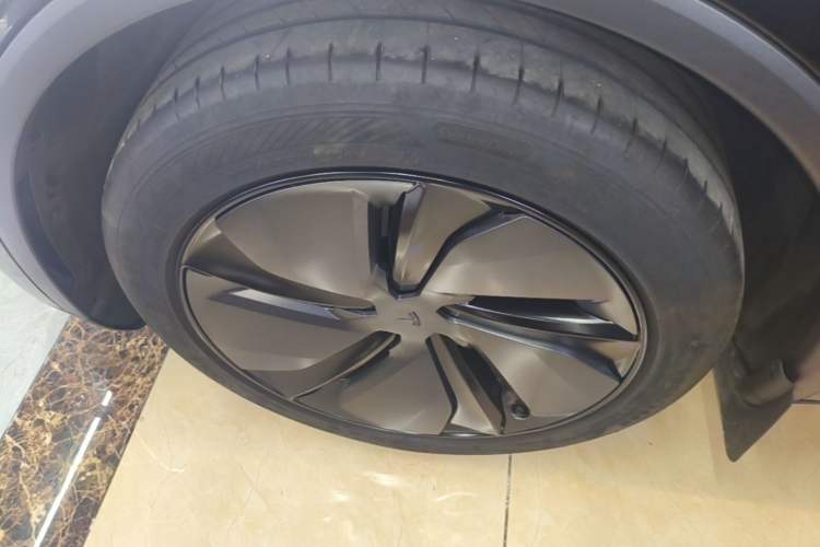 Used Tesla Model Y 2025 Rear-Wheel-Drive Version Left Front Wheel Hub