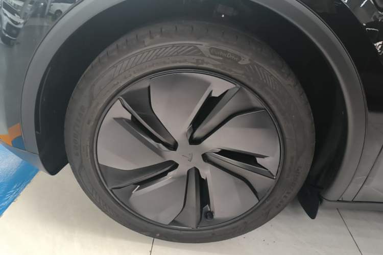Used Tesla Model Y 2025 Rear-Wheel-Drive Version Left Front Wheel Hub