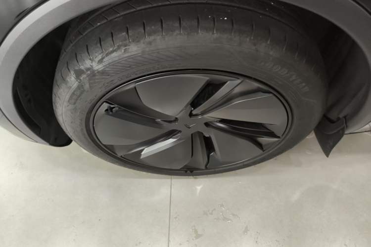 Used Tesla Model Y 2025 Rear-Wheel-Drive Version Left Front Wheel Hub