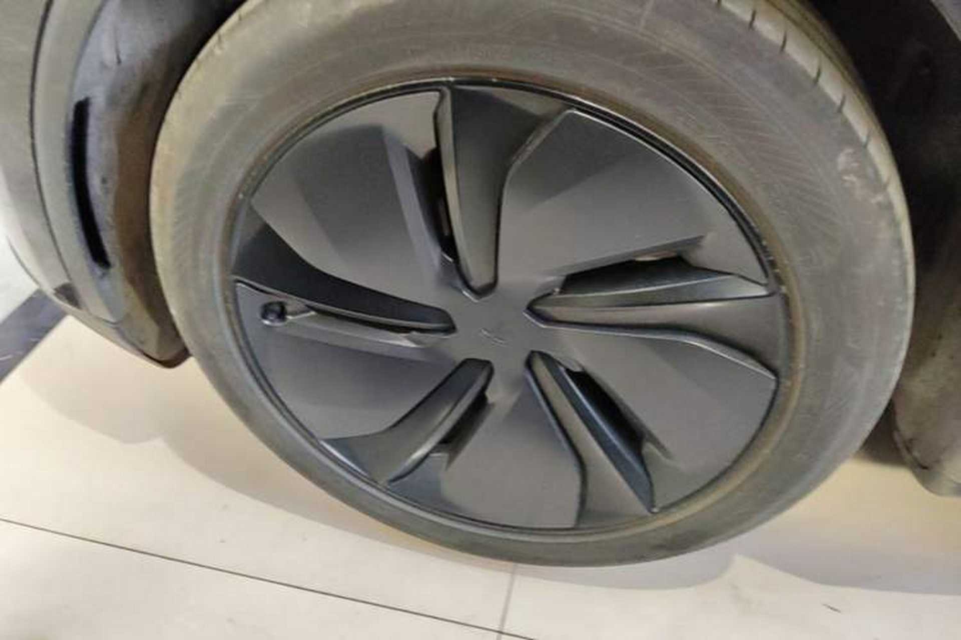Used Tesla Model Y 2025 Rear-Wheel-Drive Version Left Front Wheel Hub
