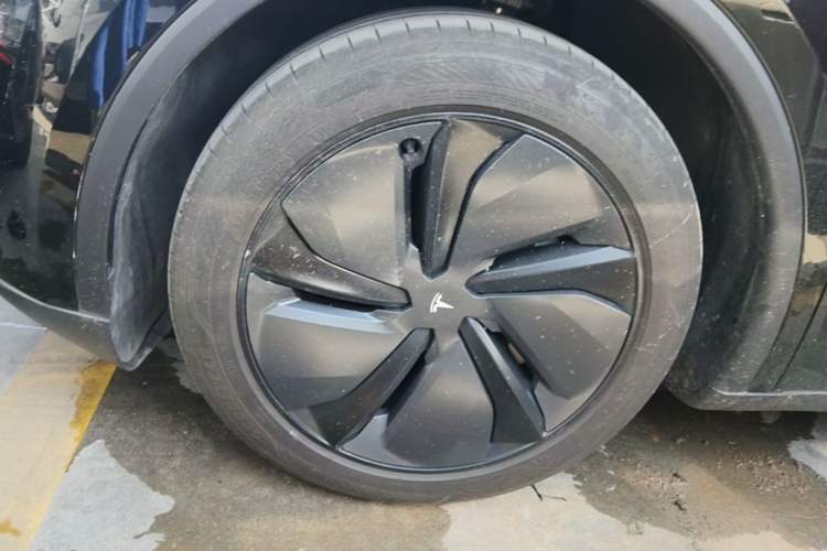 Used Tesla Model Y 2025 Rear-Wheel-Drive Version Left Front Wheel Hub