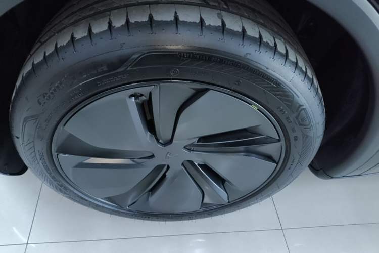 Used Tesla Model Y 2025 Rear-Wheel-Drive Version Left Front Wheel Hub