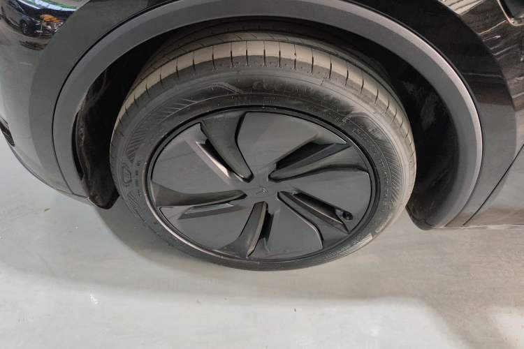 Used Tesla Model Y 2025 Rear-Wheel-Drive Version Left Front Wheel Hub
