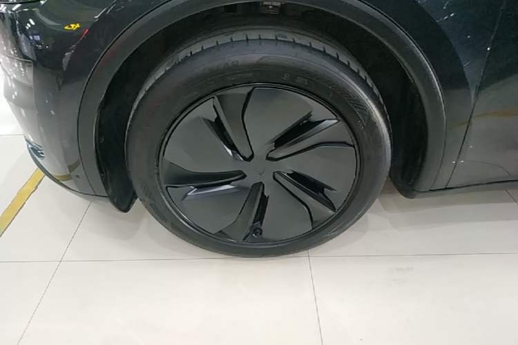 Used Tesla Model Y 2025 Rear-Wheel-Drive Version Left Front Wheel Hub