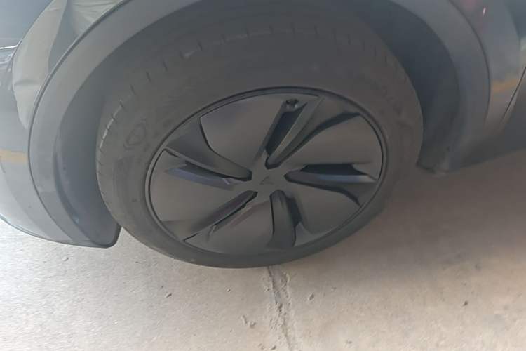 Used Tesla Model Y 2025 Rear-Wheel-Drive Version Left Front Wheel Hub