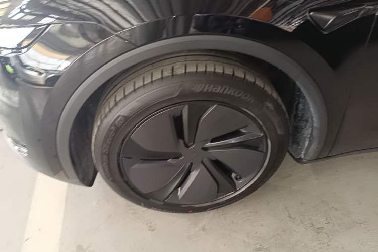 Used Tesla Model Y 2025 Updated Version Long-Range All-Wheel Drive Left Front Wheel Hub