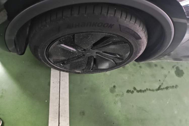 Used Tesla Model Y 2025 Long-Range All-Wheel-Drive Version Left Front Wheel Hub