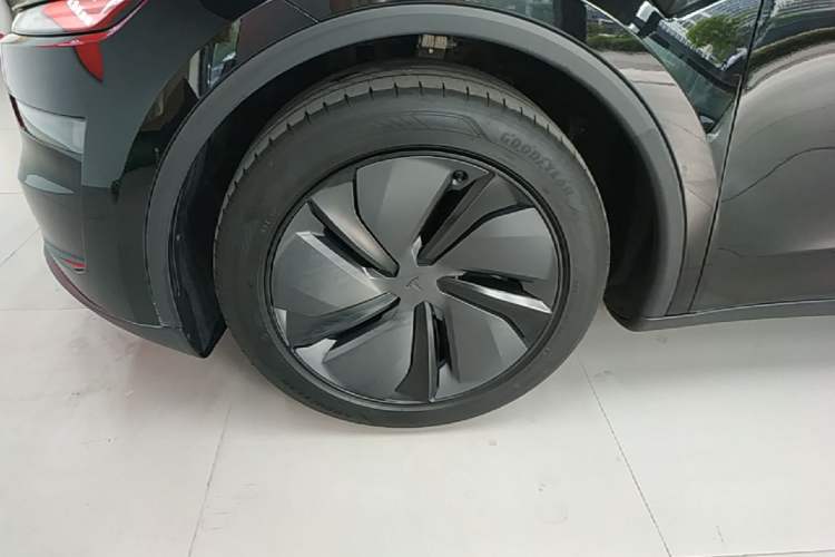 Used Tesla Model Y 2025 Rear-Wheel-Drive Version Left Front Wheel Hub