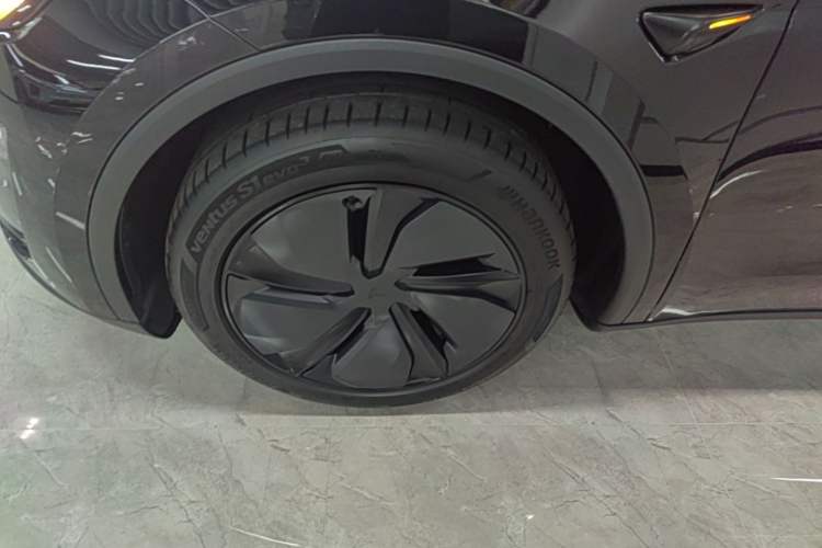 Used Tesla Model Y 2025 Updated Version Long-Range All-Wheel Drive Left Front Wheel Hub