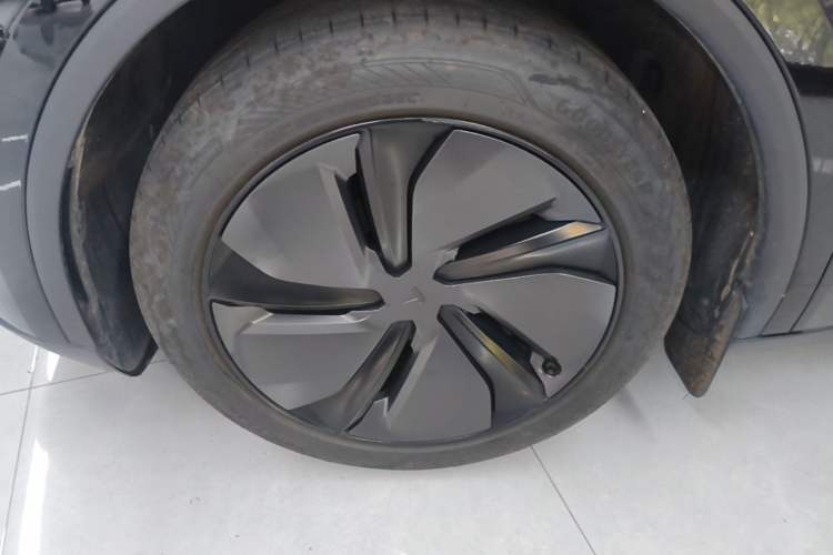 Used Tesla Model Y 2025 Rear-Wheel-Drive Version Left Front Wheel Hub