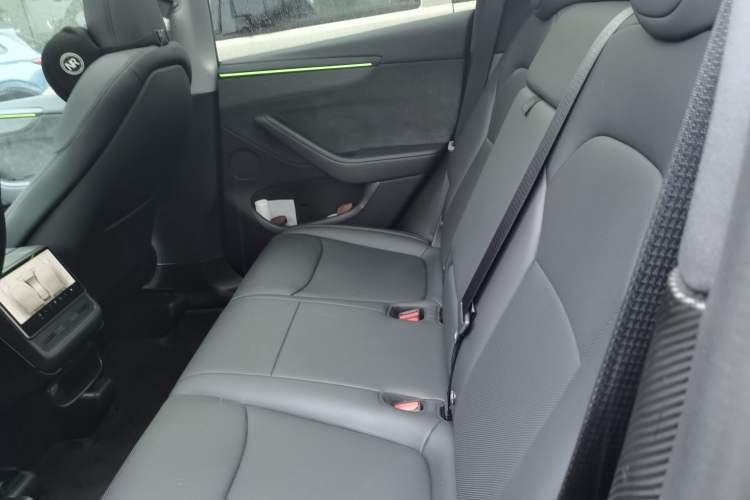 Used Tesla Model Y 2025 Long-Range All-Wheel-Drive Version Left Rear Seat