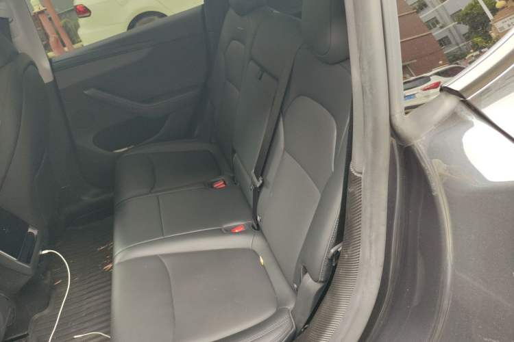 Used Tesla Model Y 2025 Long-Range All-Wheel-Drive Version Left Rear Seat