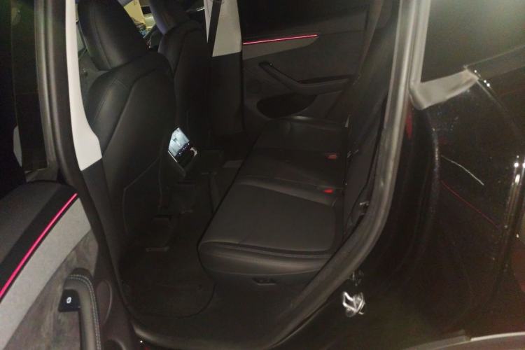 Used Tesla Model Y 2025 Long-Range All-Wheel-Drive Version Left Rear Seat