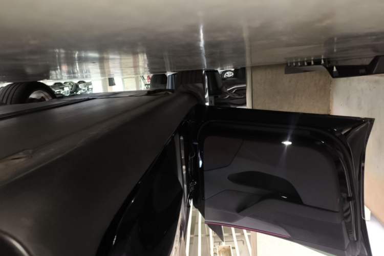 Used Tesla Model Y 2025 Long-Range All-Wheel-Drive Version Left Side Sill