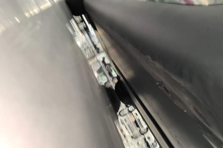 Used Tesla Model Y 2025 Rear-Wheel-Drive Version Left Side Sill