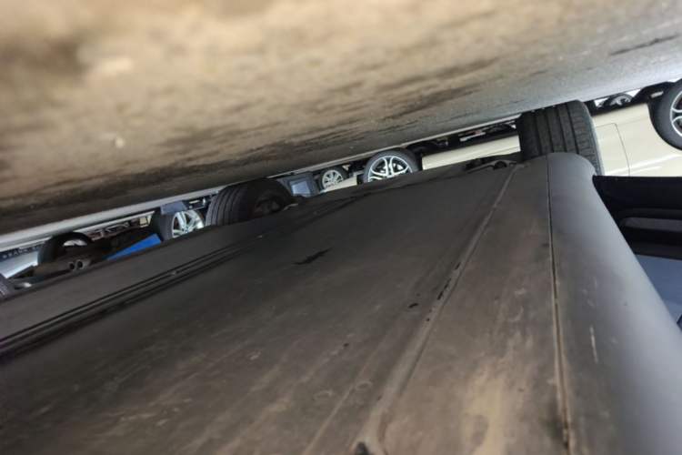Used Tesla Model Y 2025 Long-Range All-Wheel-Drive Version Left Side Sill