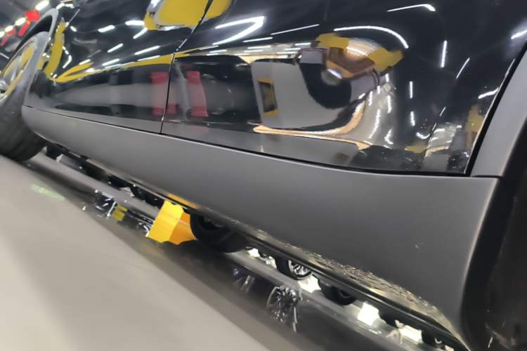 Used Tesla Model Y 2025 Updated Version Long-Range All-Wheel Drive Left Side Sill