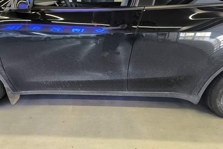 Used Tesla Model Y 2025 Updated Version Long-Range All-Wheel Drive Left Side Sill