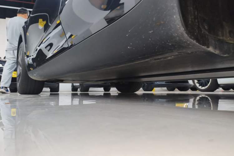 Used Tesla Model Y 2025 Rear-Wheel Drive First Edition Left Side Sill
