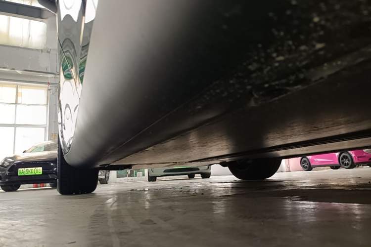 Used Tesla Model Y 2025 Updated Version Long-Range All-Wheel Drive Left Side Sill
