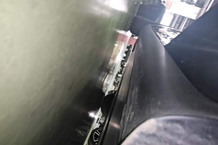 Used Tesla Model Y 2025 Long-Range All-Wheel-Drive Version Left Side Sill