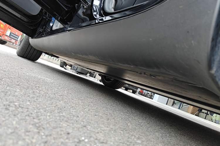 Used Tesla Model Y 2025 Rear-Wheel Drive First Edition Left Side Sill