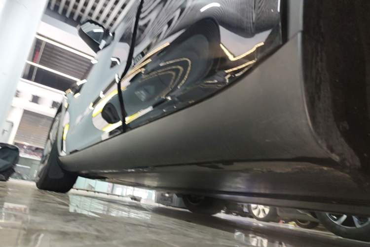 Used Tesla Model Y 2025 Long-Range All-Wheel-Drive Version Left Side Sill
