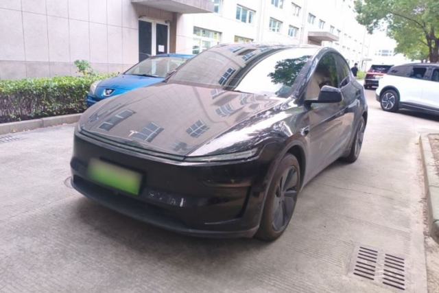 Tesla Model Y 2025 Rear-Wheel-Drive Version d’occasion