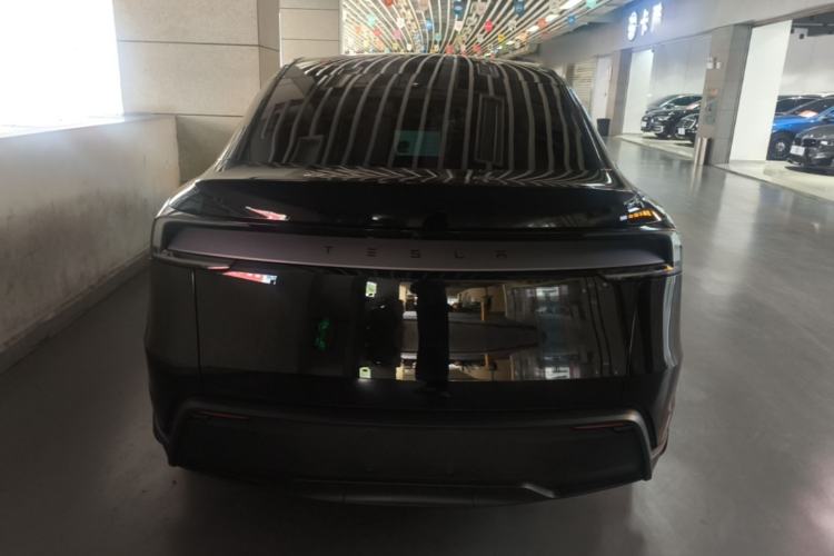 Used Tesla Model Y 2025 Long-Range All-Wheel-Drive Version Rear