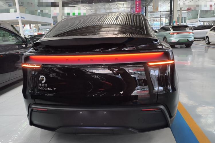 Used Tesla Model Y 2025 Rear-Wheel-Drive Version Rear