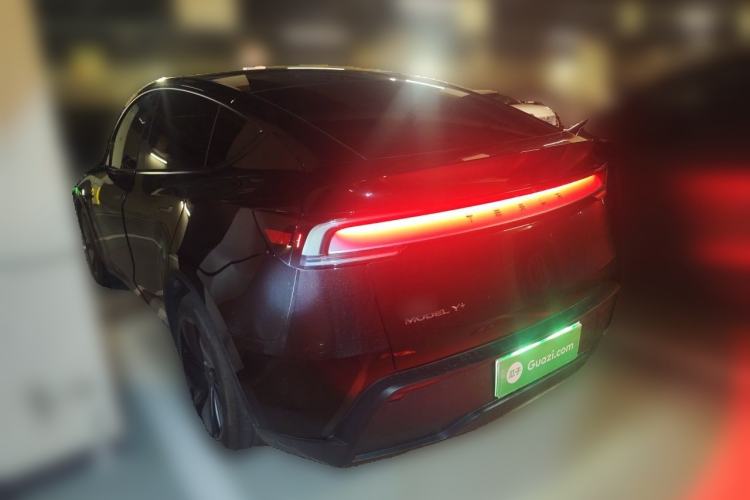 Used Tesla Model Y 2025 Long-Range All-Wheel-Drive Version Rear Left 45 Deg