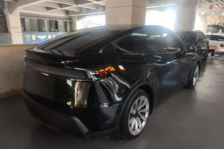 Used Tesla Model Y 2025 Long-Range All-Wheel-Drive Version Rear Right 45 Deg