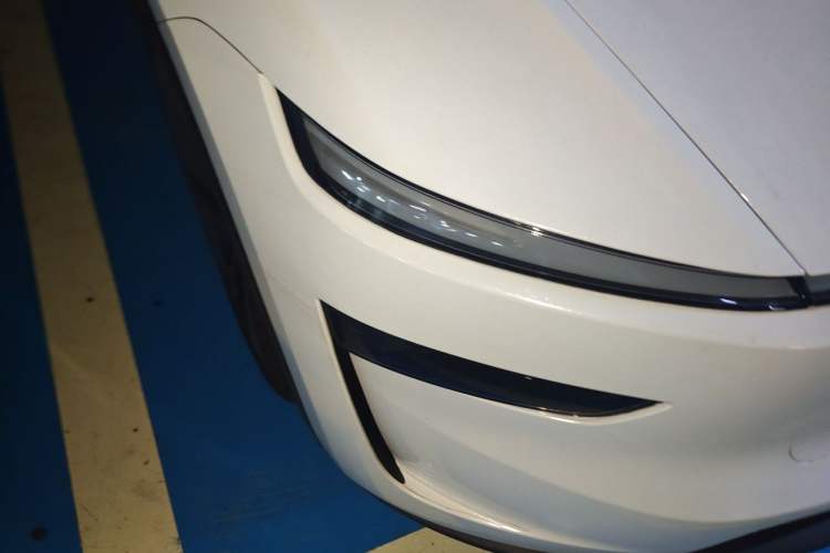 Used Tesla Model Y 2025 Rear-Wheel-Drive Version Right Front Headlight