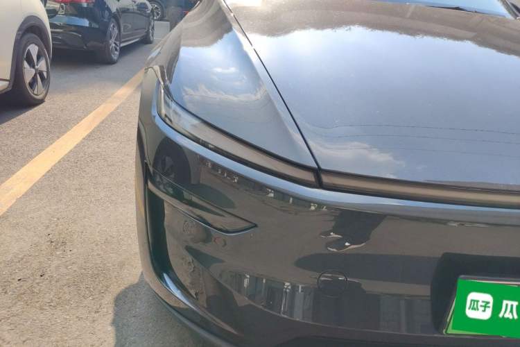 Used Tesla Model Y 2025 Long-Range All-Wheel Drive First Edition Right Front Headlight