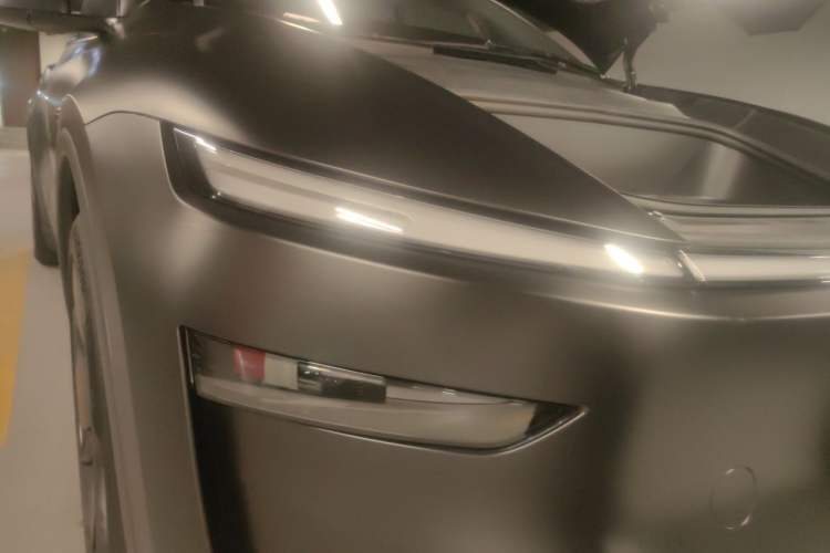 Used Tesla Model Y 2025 Long-Range All-Wheel Drive First Edition Right Front Headlight