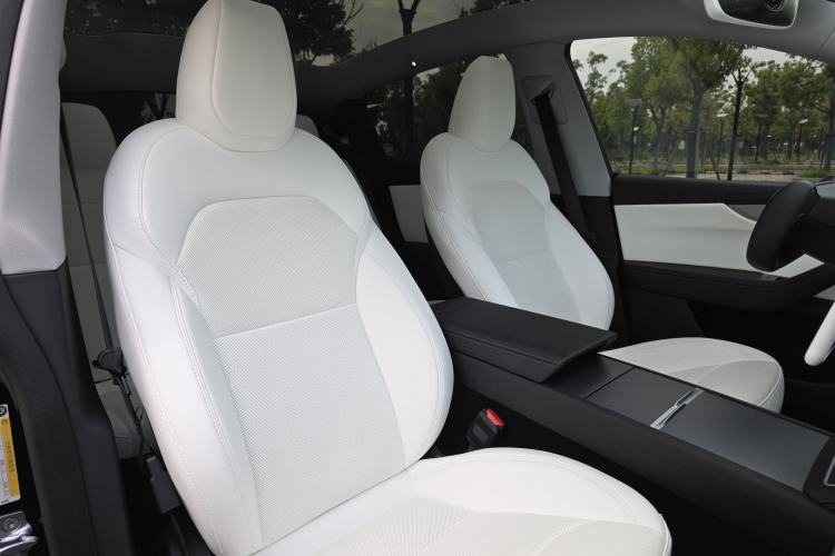 Used Tesla Model Y 2025 Rear-Wheel-Drive Version Right Front Seat
